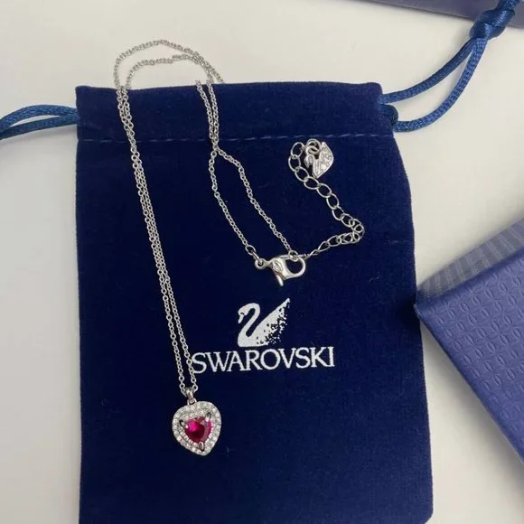 Swarovski crystal heart pendant necklace with pouch - Picture 1 of 6